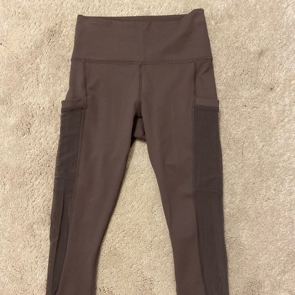BNWT Fabletics On-the-go High Waisted Capri Shadow - Picture 5 of 6